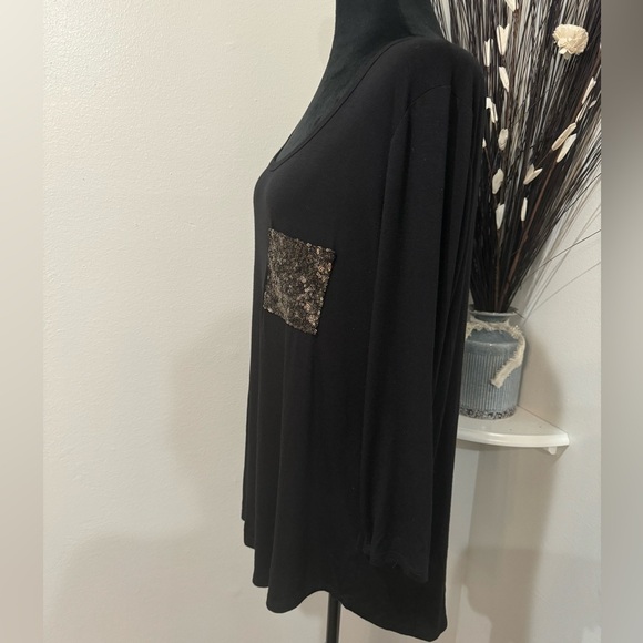 Copper Key Black top with gold sequenced left pocket Top – Size XL - Picture 3 of 6